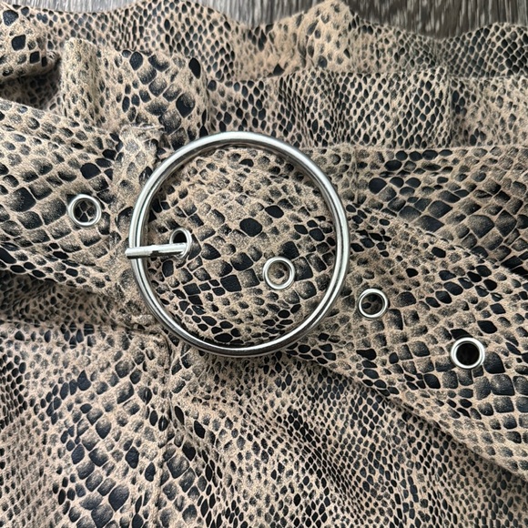 Stylish Snake Print Skirt - Picture 2 of 4